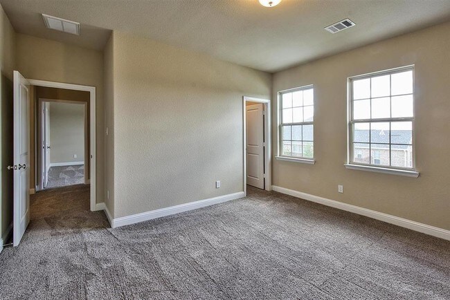 Building Photo - 21203 Bradford Grove Dr