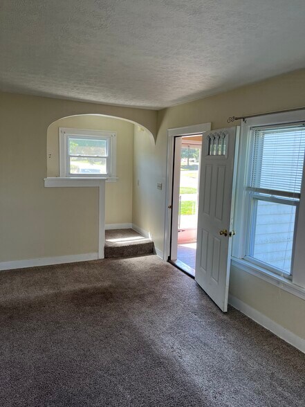 Building Photo - 435 31st St SW