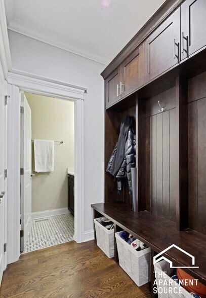 Building Photo - 1324 W Grand Ave