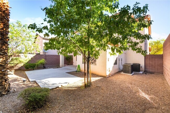 Building Photo - 2621 Le Pontet Terrace
