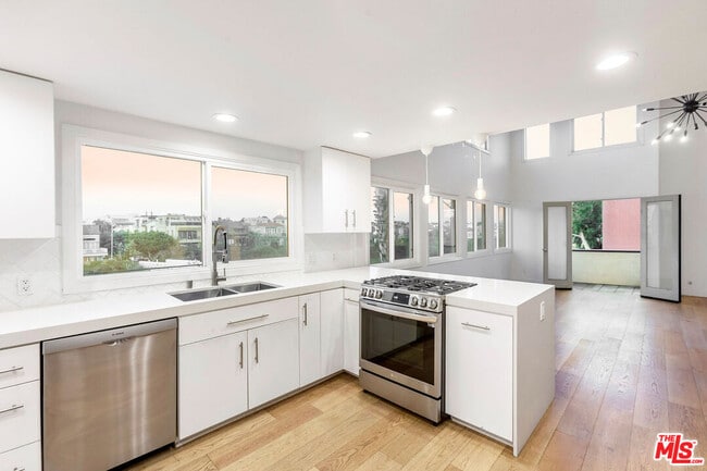 Building Photo - 29 Lighthouse St