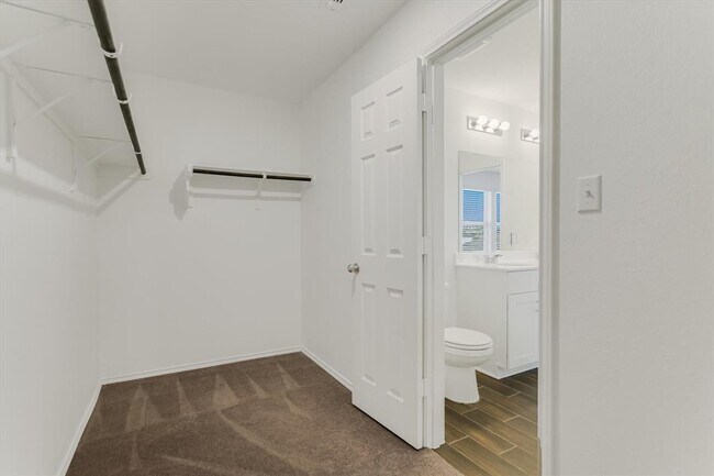 Building Photo - 661 Pickrell Lp