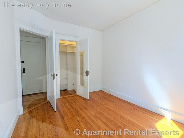 Building Photo - 170 Maple St