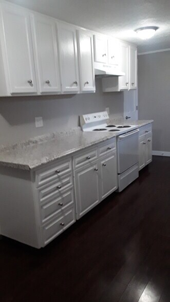 Building Photo - 7646 S 2920 W