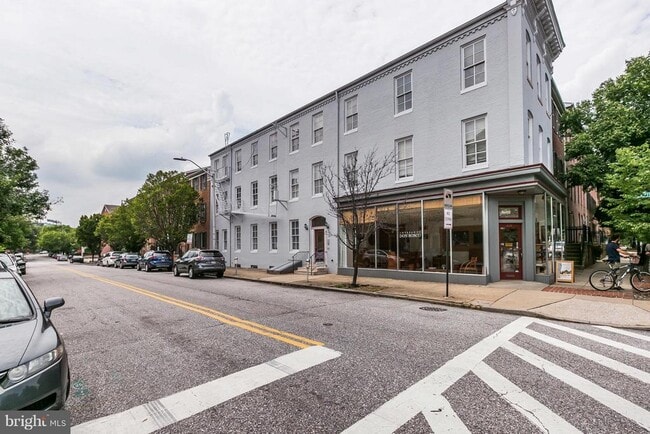Building Photo - 828 S Charles St