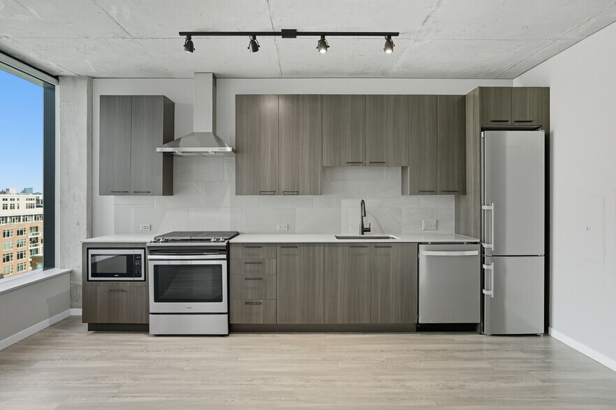 Building Photo - 969 W Washington Blvd