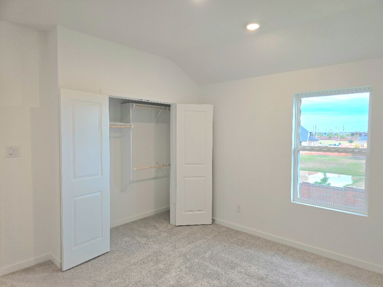 Building Photo - 27139 Blue Pool Dr