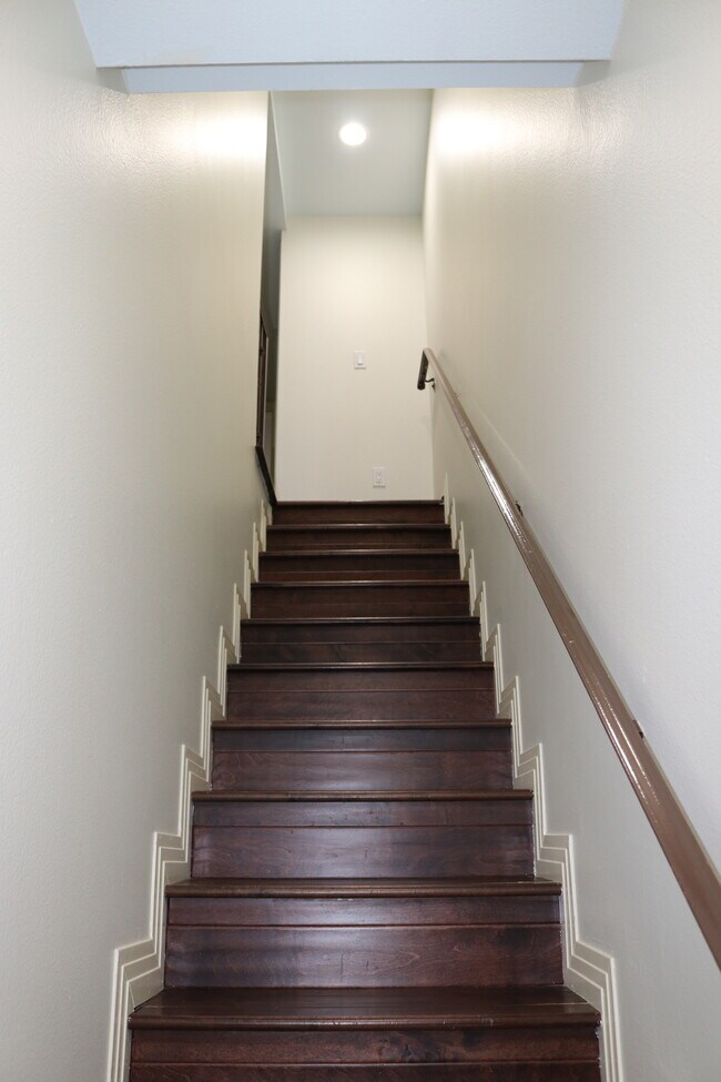 Building Photo - 4904 Laurel Canyon Blvd