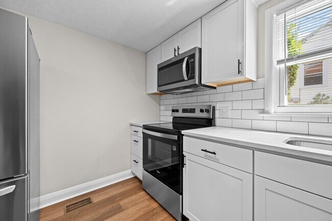 Building Photo - 805 McCausland St