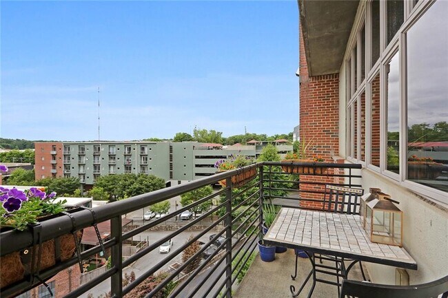 Building Photo - 640 Glen Iris Dr NE