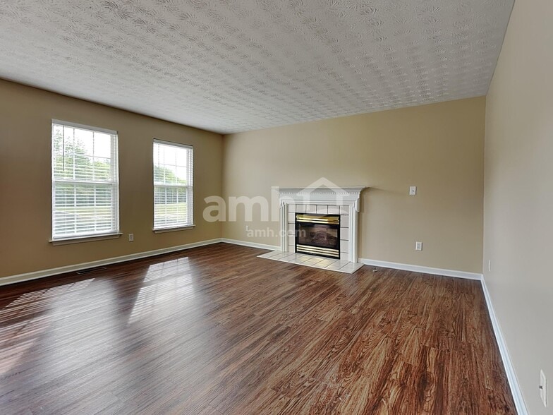 Building Photo - 10103 Edgerton Dr