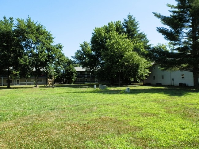 Building Photo - Stone Manor