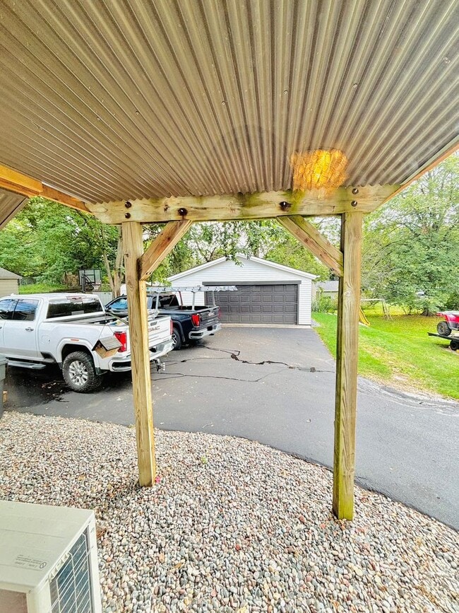 Building Photo - Stunning 2 Bedroom Home in The Heart of Go...