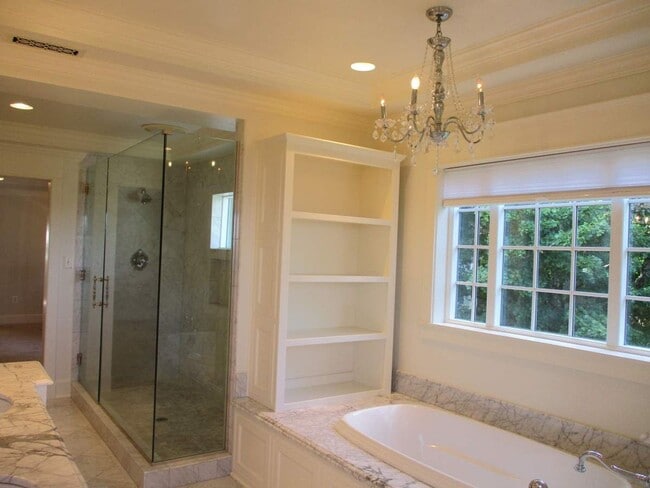 Building Photo - Stunning 4 Bedroom Home in North End Tacoma