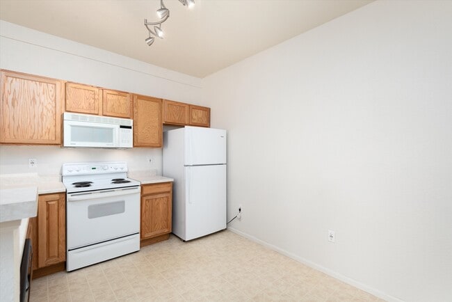 Building Photo - 905 S Zeno Way