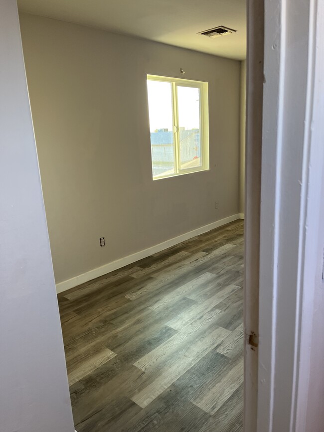 Building Photo - 2906 E Chipman Rd