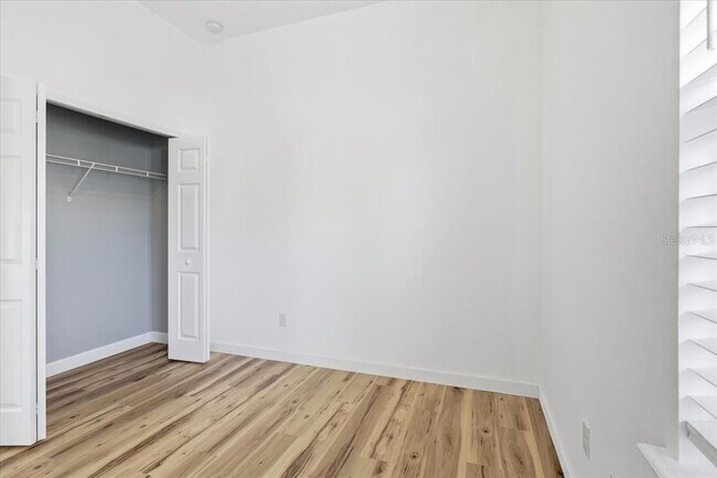 Building Photo - 605 Golden Lake Loop