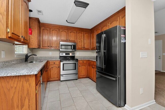 Building Photo - Charming 3BD/2BA Ranch on Large Lot in Indian Trail!