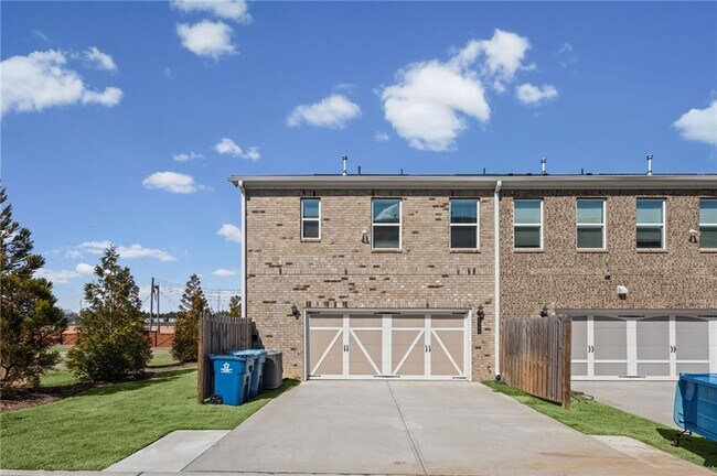 Building Photo - 3006 Chene Pl