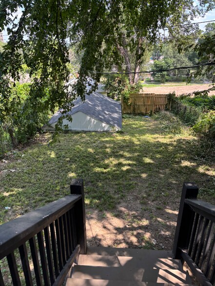 Building Photo - 527 Cypress Ave