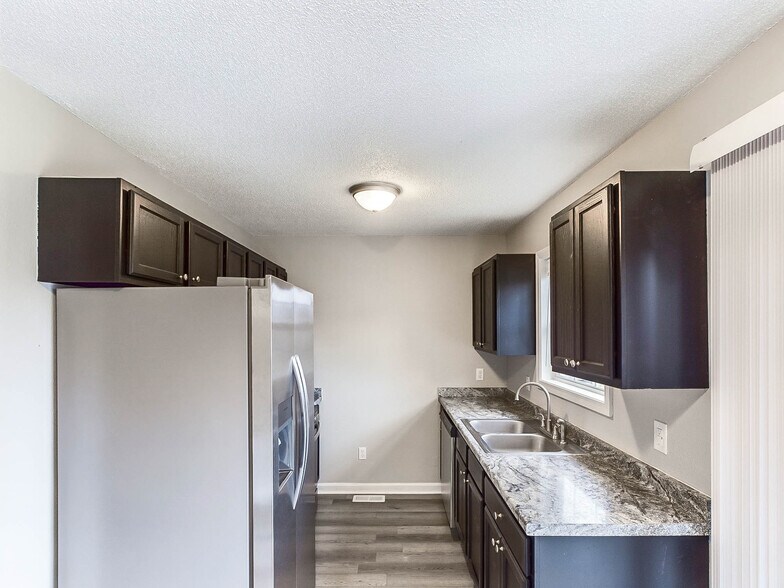 Building Photo - 754 Old Stage Rd