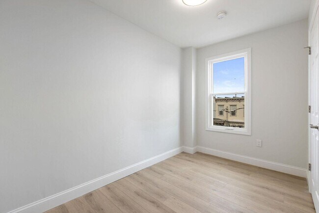 Building Photo - 173 Van Horne St