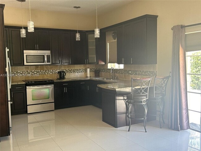 Building Photo - 3073 SW 140th Ave