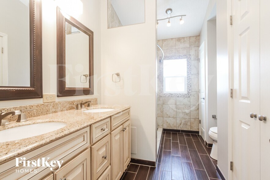 Building Photo - 3360 Yorkshire Dr