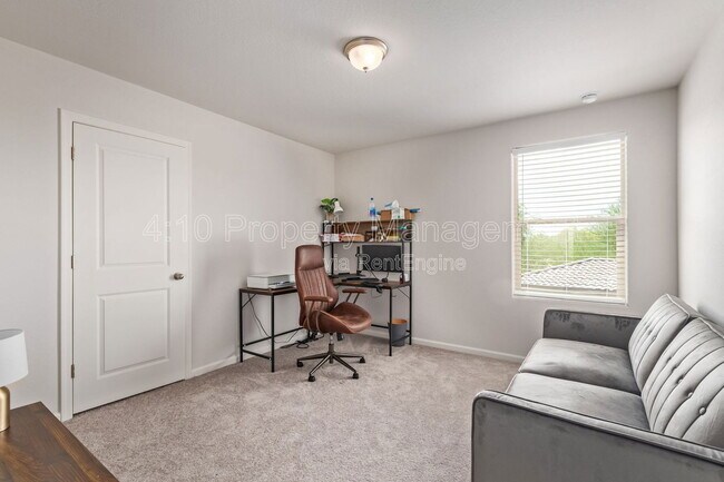 Building Photo - 45174 W Sandhill Rd