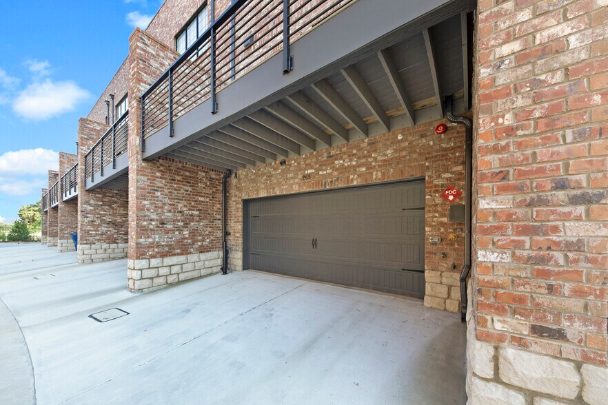 Building Photo - 265 Castleberry Station Dr SW