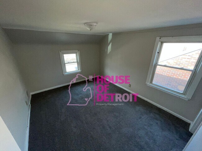 Building Photo - 2 BEDROOM | 1 BATH |
