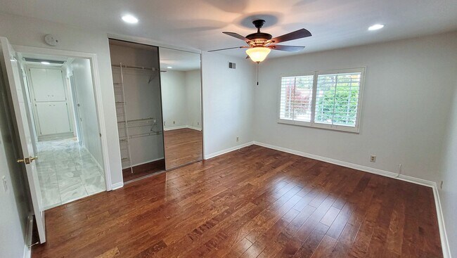 Building Photo - NOW AVAILABLE!! Gorgeous Two Story 3 Bedroom 3 Bath Perfect for Working From Home and Entertaining!