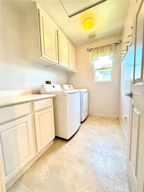 Building Photo - 1319 Jacaranda Cir