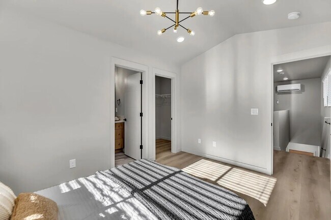 Building Photo - 9911 NE 46th Ct