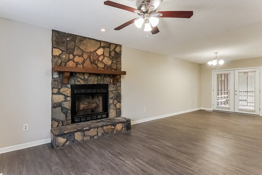 Building Photo - 1805 Forest Dr
