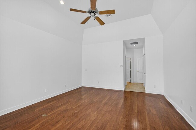 Building Photo - 8401 SE Ketch Ct