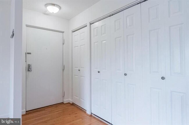 Building Photo - 4414 Island Pl