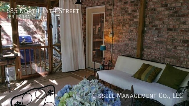 Building Photo - 685 N 14th St