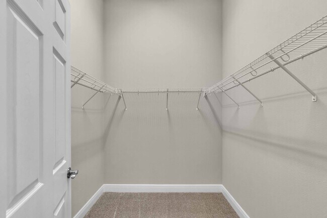 Building Photo - Beautiful Villa, ready to make it your home.