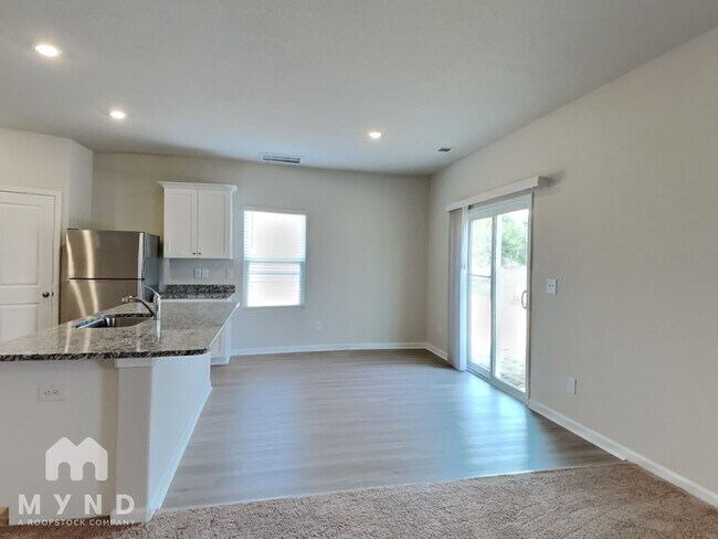 Building Photo - 14 New Villas St