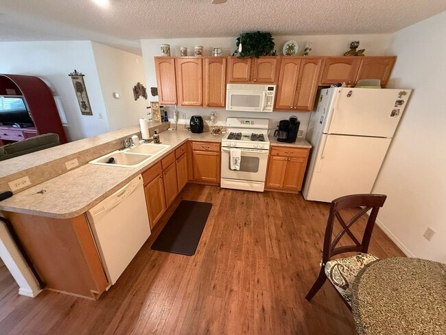 Building Photo - Charming SEASONAL 2+2 Villa in the Village of Sabal Chase