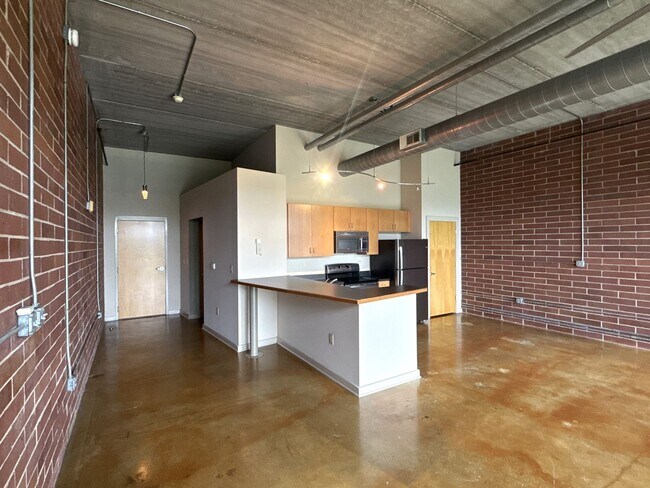 Building Photo - 626 N Graham St