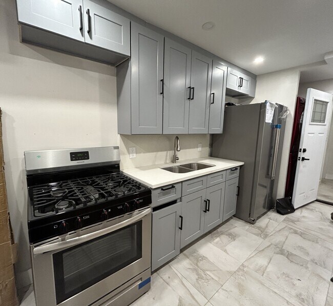 EAST NEW YORK AVE. 882 E New York Ave Brooklyn NY 11203 Apartment