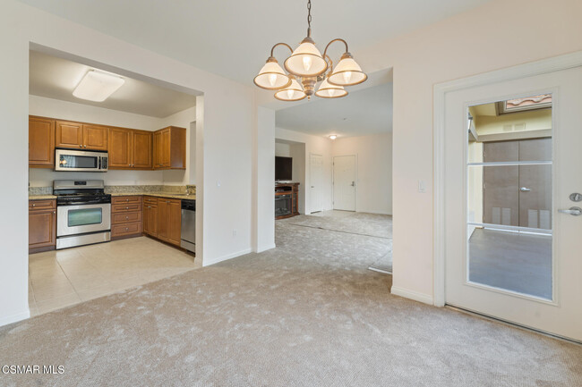 Building Photo - 453 Country Club Dr