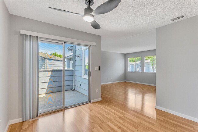 Building Photo - 3145 Shofner Pl