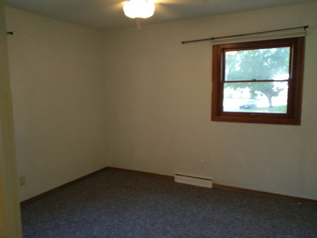 Building Photo - 1119 Hillside Dr