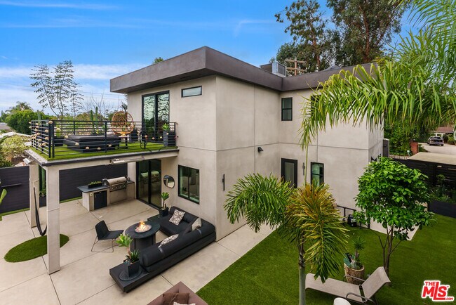 Building Photo - 18589 Linnet St