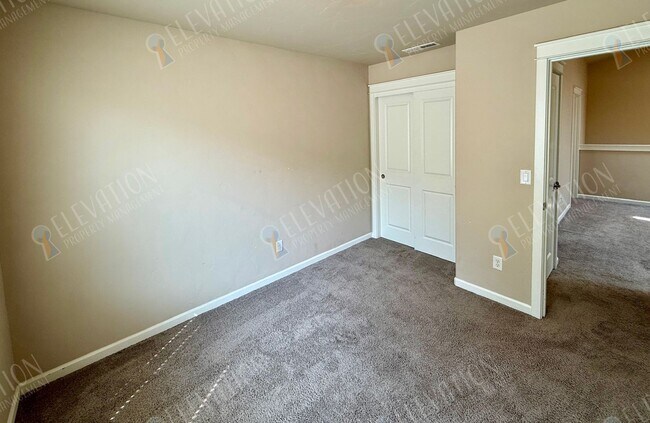 Building Photo - 63151 Black Powder Ln