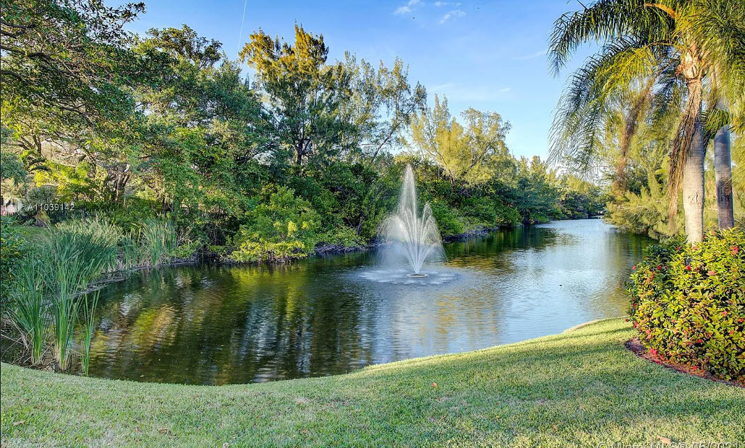 Cliff Lake Villas Fountain - 1060 SE 14th Pl