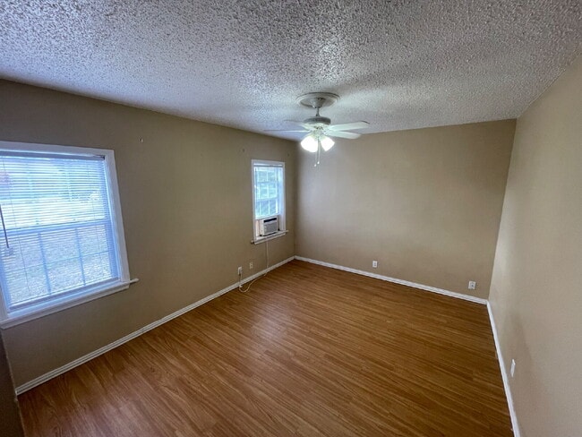Building Photo - Cozy Two-Bedroom Home Conveniently Located in Central Lubbock!